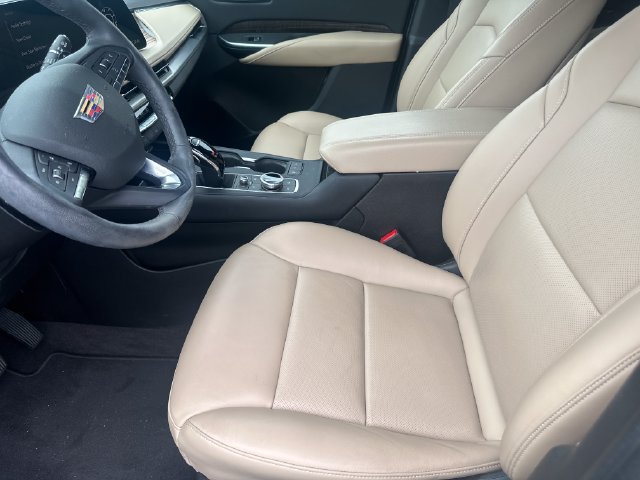 Used 2024 Cadillac XT4 Premium Luxury FWD image 9