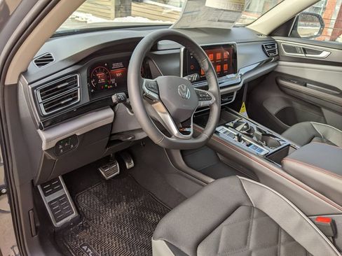New 2026 Volkswagen Atlas Peak Edition image 8