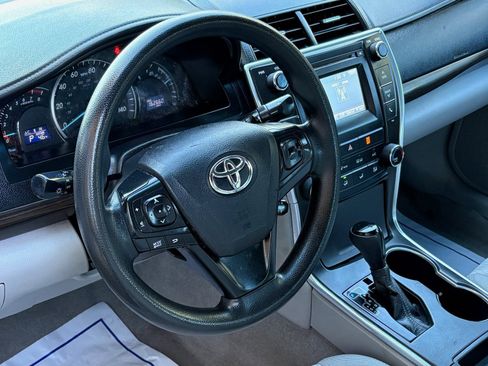 Used 2015 Toyota Camry LE image 11