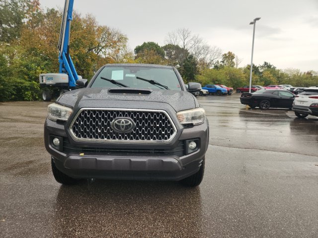 Used 2018 Toyota Tacoma TRD Sport w/ TRD Premium Sport Package AWD/4WD image 3