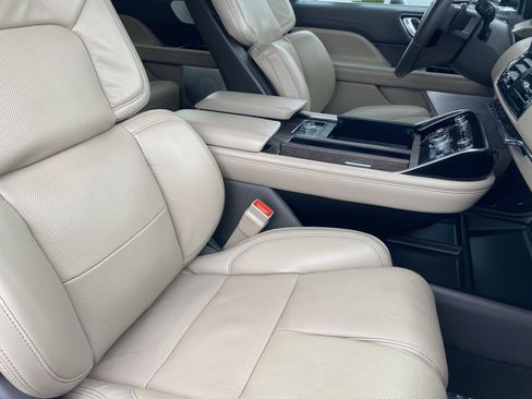 Used 2023 Lincoln Navigator L Reserve image 9