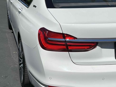 Used 2018 BMW 740e xDrive AWD/4WD image 65