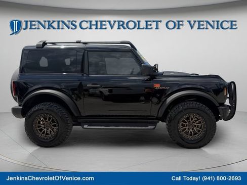 Used 2025 Ford Bronco Badlands AWD/4WD image 3