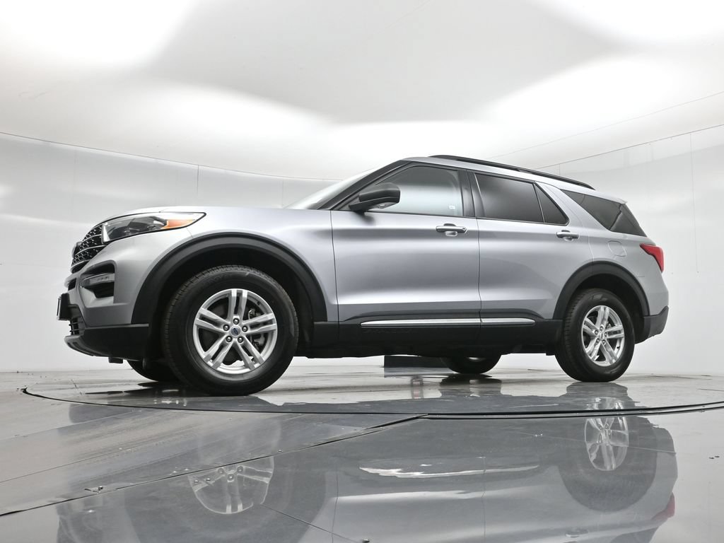 Used 2024 Ford Explorer XLT w/ Equipment Group 202A AWD/4WD image 52