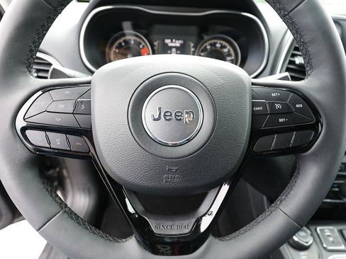 Used 2021 Jeep Cherokee Latitude Plus AWD/4WD image 15