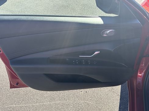 Used 2023 Hyundai Elantra SEL w/ Convenience Package image 13