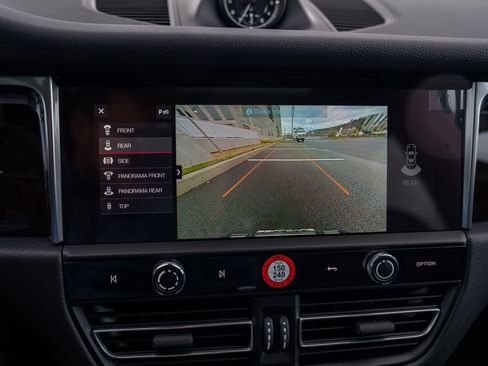 Certified 2026 Porsche Macan AWD/4WD image 19