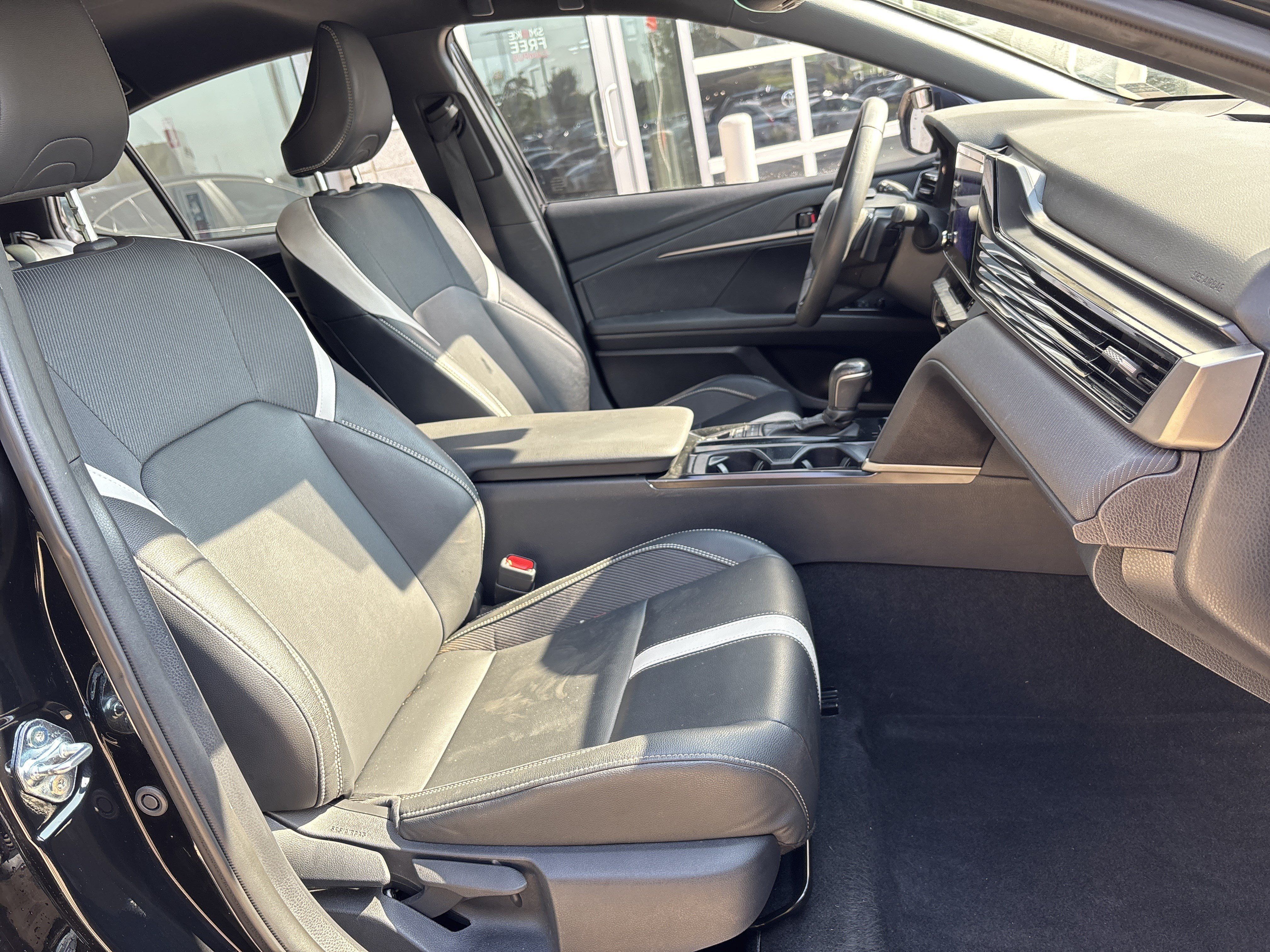 Used 2025 Toyota Camry SE FWD image 25