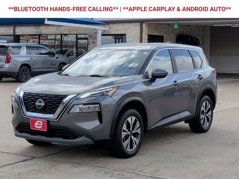 Used 2023 Nissan Rogue SV image 3