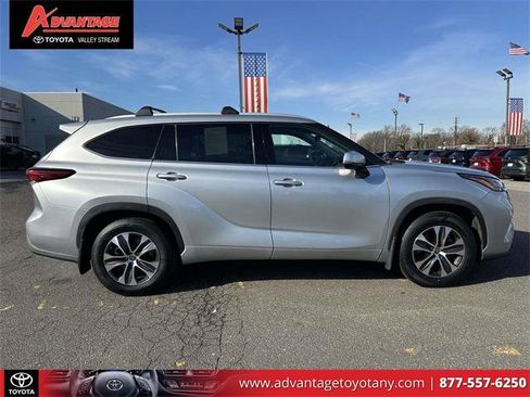 Certified 2022 Toyota Highlander XLE image 5