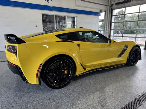 Used 2016 Chevrolet Corvette Z06 w/ 3LZ Preferred Equipment Group RWD image 9