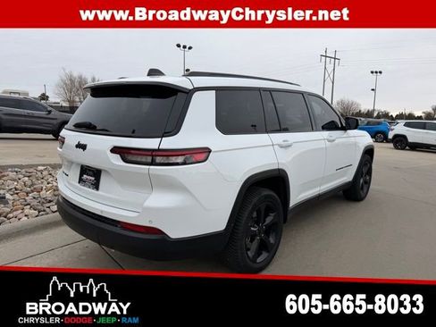 Used 2021 Jeep Grand Cherokee L Laredo image 6