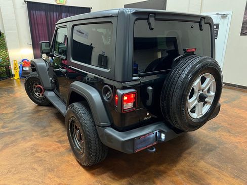 Used 2018 Jeep Wrangler Sport AWD/4WD image 6