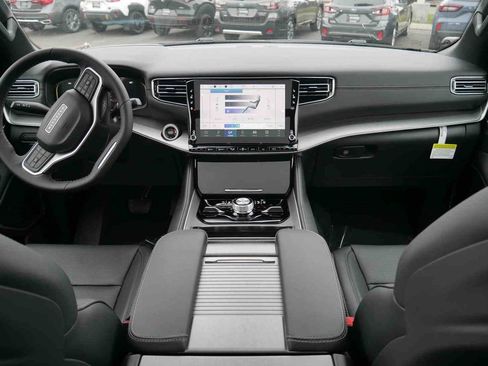 New 2025 Jeep Wagoneer L Series II image 4