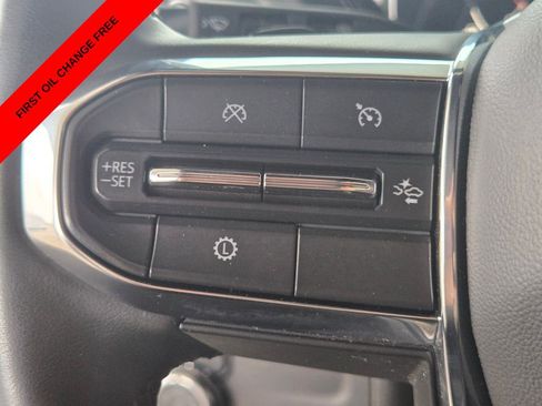 Used 2025 GMC Yukon XL Denali AWD/4WD image 34