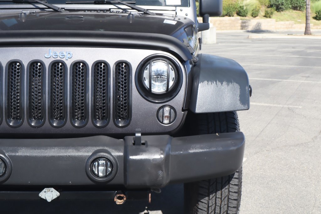 Used 2018 Jeep Wrangler Unlimited Rubicon w/ Connectivity Group AWD/4WD image 10