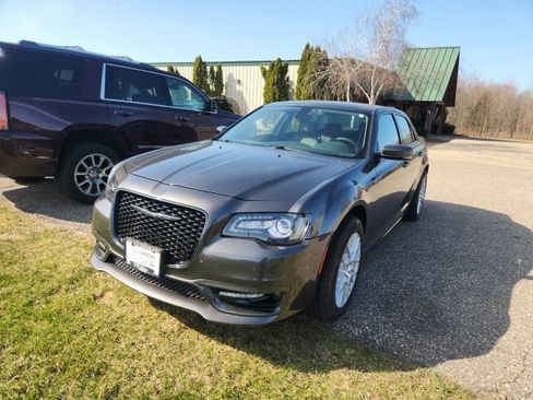 Used 2022 Chrysler 300 Touring L w/ Popular Equipment Group image 1
