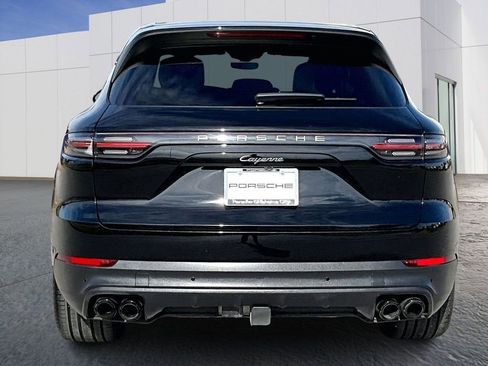 Certified 2022 Porsche Cayenne Platinum Edition image 6