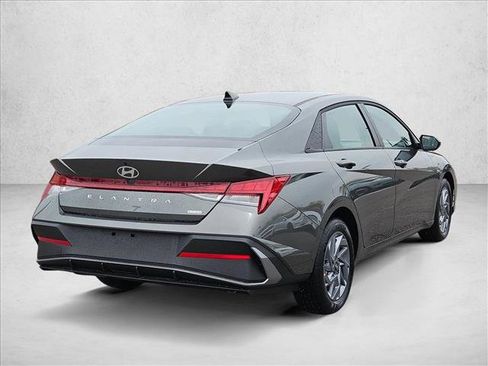 New 2026 Hyundai Elantra Hybrid FWD image 2
