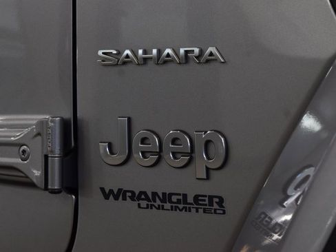 Used 2018 Jeep Wrangler Unlimited Sahara image 16