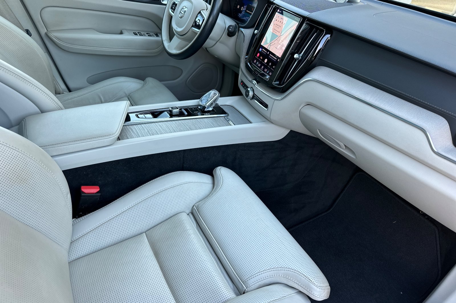 Used 2022 Volvo XC60 T8 Inscription w/ Advanced Package AWD/4WD image 18
