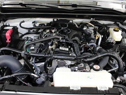 Used 2025 Toyota Tacoma SR5 AWD/4WD image 28