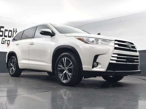 Used 2017 Toyota Highlander Plus image 23