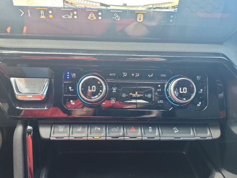 Certified 2026 GMC Sierra 2500 AT4 w/ AT4 Premium Plus Package AWD/4WD image 22