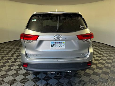 Used 2019 Toyota Highlander XLE image 6