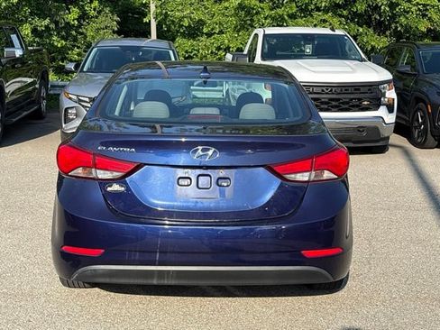 Used 2014 Hyundai Elantra SE w/ Option Group 02 FWD image 4