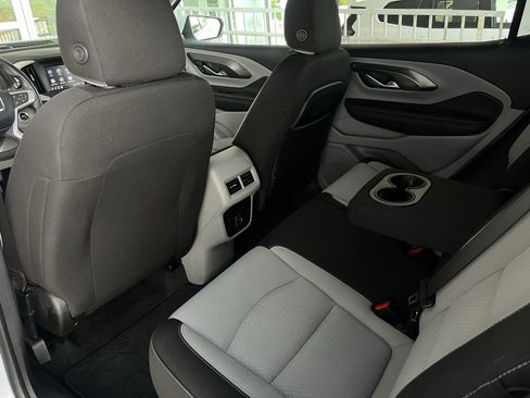 Used 2023 GMC Terrain SLE w/ Driver Convenience Package image 10