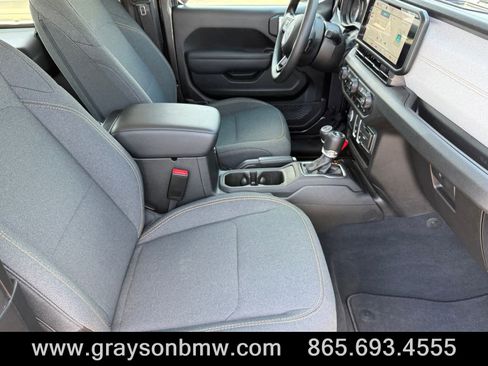 Used 2025 Jeep Wrangler Sport AWD/4WD image 15