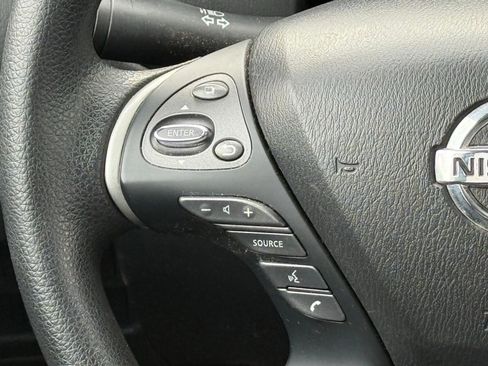 Used 2019 Nissan Pathfinder S image 27