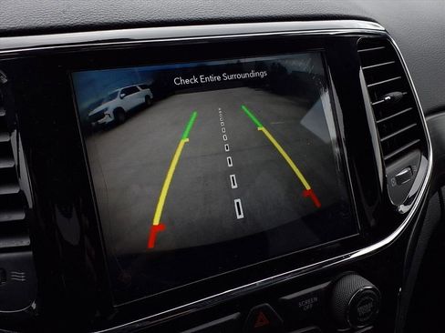 Used 2021 Jeep Grand Cherokee Laredo X image 21