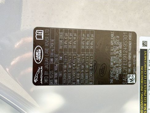 New 2026 Land Rover Defender 130 X-Dynamic SE image 45