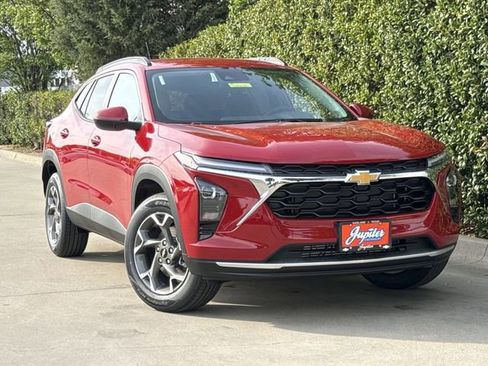 New 2026 Chevrolet Trax LT w/ Driver Confidence Package FWD image 2