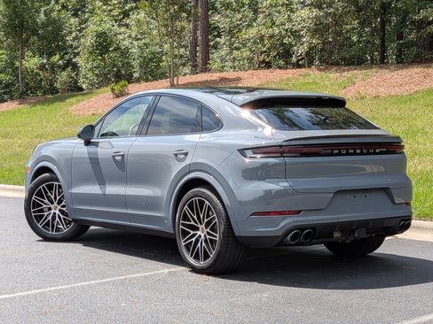 Certified 2026 Porsche Cayenne S AWD/4WD image 3