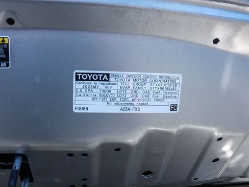 Used 2025 Toyota RAV4 XLE AWD/4WD image 38