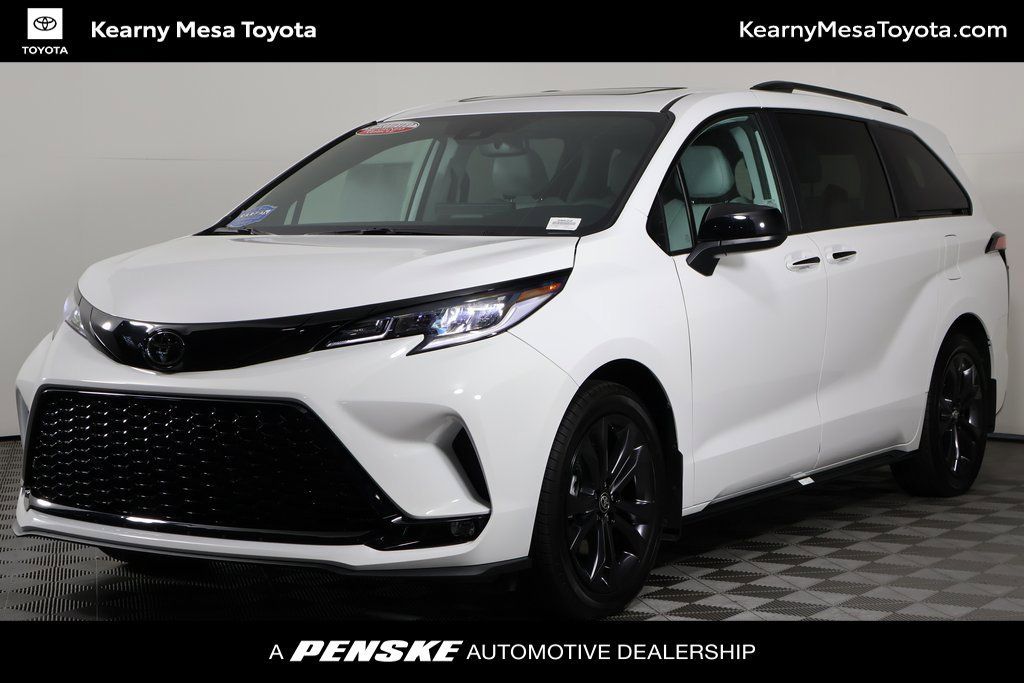 Used 2026 Toyota Sienna XSE FWD image 1