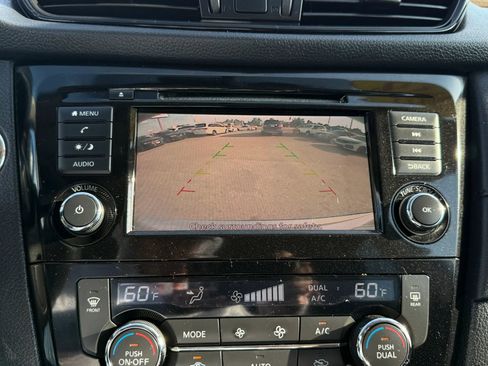 Used 2018 Nissan Rogue SV AWD/4WD image 25