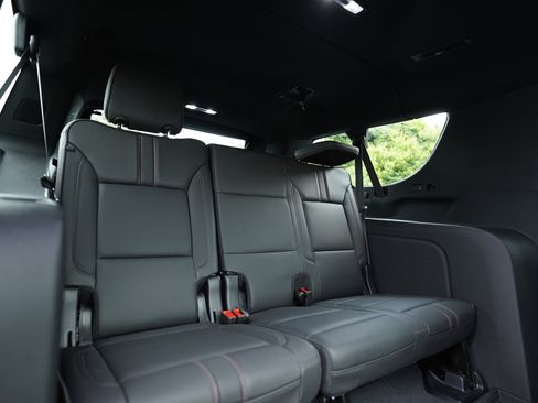 Used 2025 Chevrolet Suburban RST AWD/4WD image 13