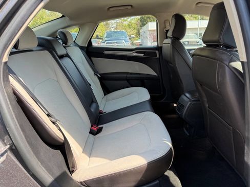 Used 2020 Ford Fusion SE w/ Equipment Group 151A image 15