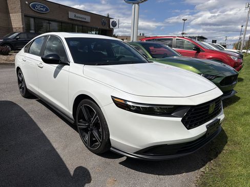 Used 2023 Honda Accord Sport image 2