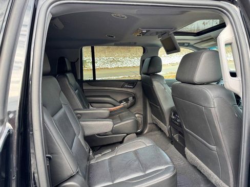 Used 2019 Chevrolet Suburban Premier image 10