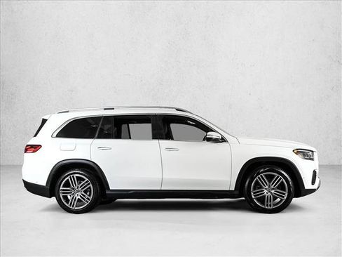 Used 2026 Mercedes-Benz GLS 450 4MATIC image 4