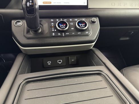 Certified 2022 Land Rover Defender 110 XS Edition AWD/4WD image 15