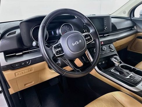 Used 2023 Kia Carnival LX FWD image 9