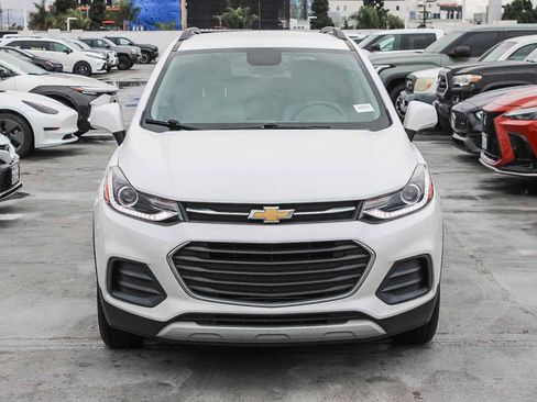 Used 2022 Chevrolet Trax LT w/ LT Convenience Package image 2