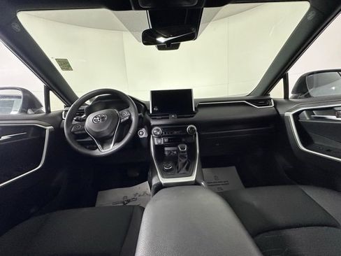 Used 2023 Toyota RAV4 SE image 18