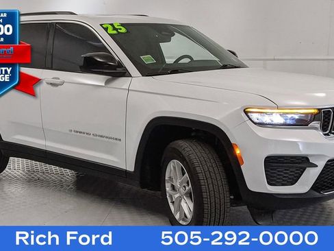 Used 2025 Jeep Grand Cherokee Laredo X image 1